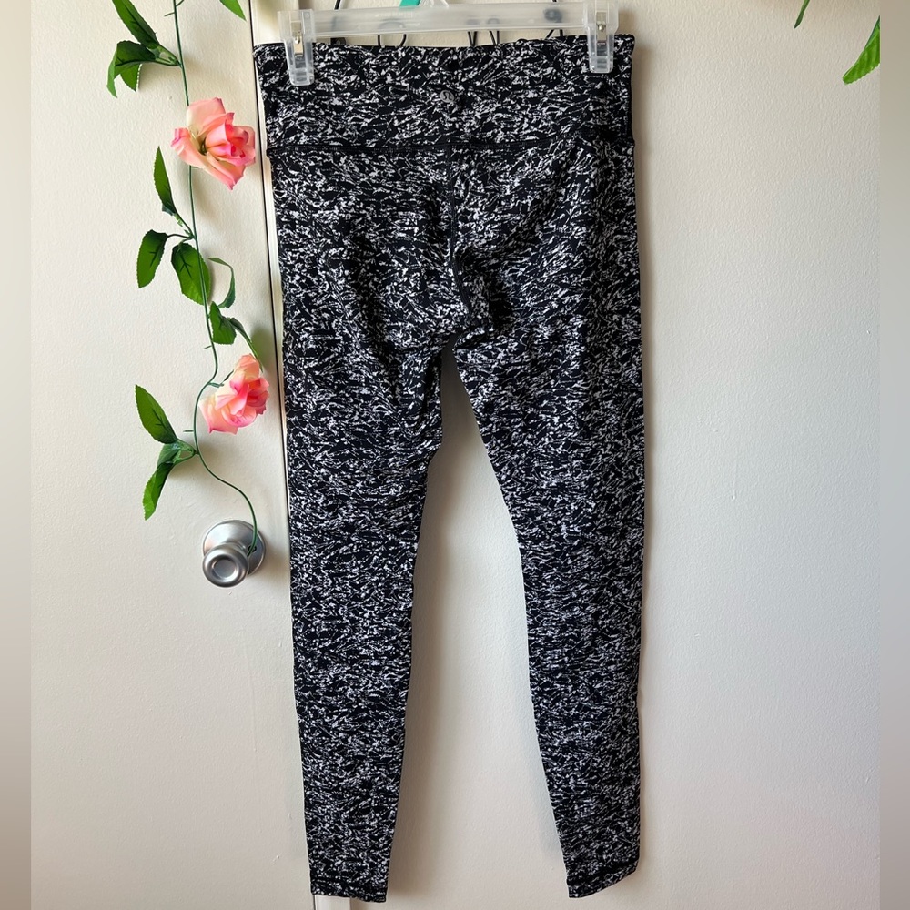 Lululemon | Wunder Under Leggings 6 Patterned - Picture 6 of 14